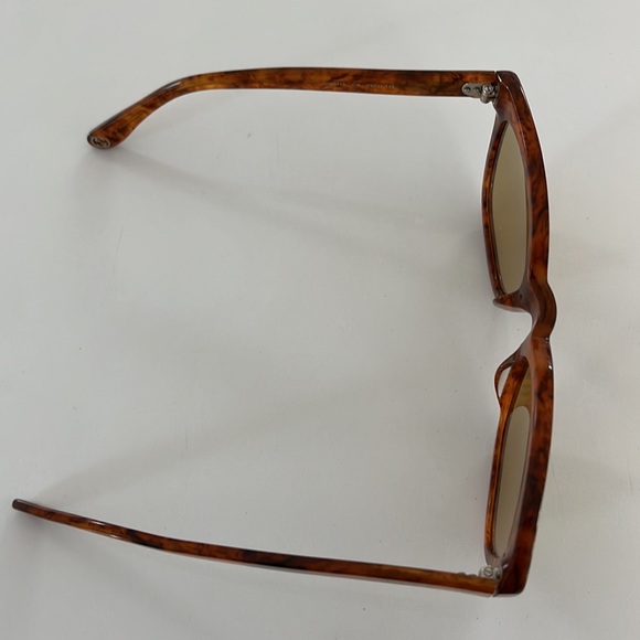 HP 🎉- Gucci Mens sunglasses , GG0571S Havana - Picture 6 of 11